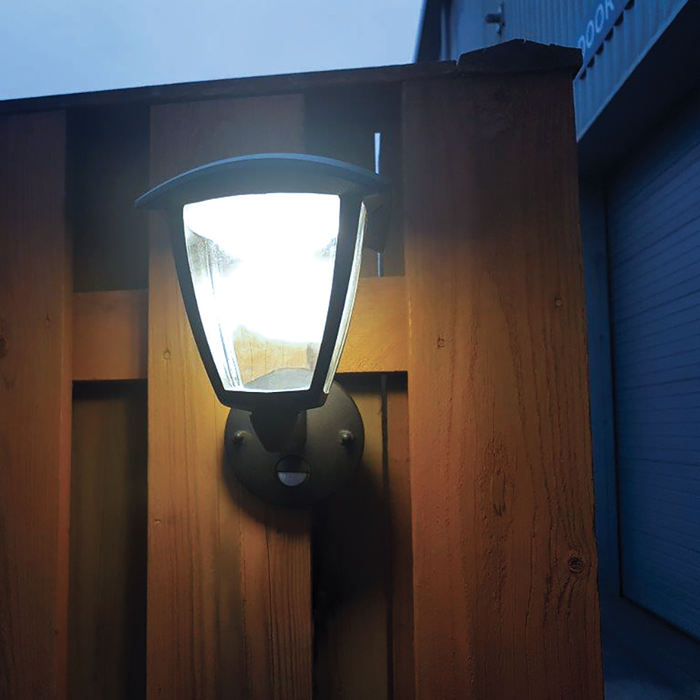 Eterna ALULANTPIR 8W LED Aluminium Lantern with 110° PIR
