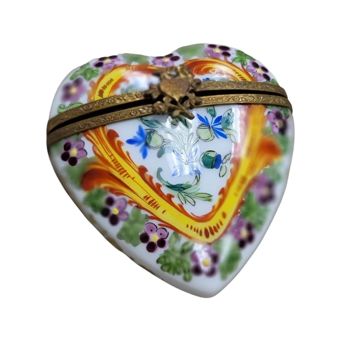 Another view of the Heartfelt Elegance Limoges trinket box